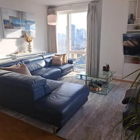 Cozy Double With Large En Near Canary Wharf With Amazing Views In A Shared * London
