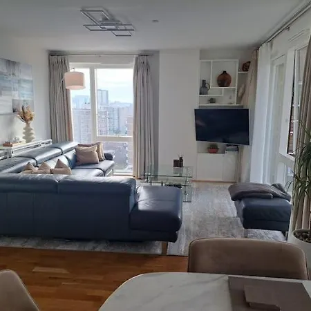 Homestay Cozy Double With Large En Near Canary Wharf With Amazing Views In A Shared London