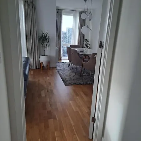 Cozy Double With Large En Near Canary Wharf With Amazing Views In A Shared Homestay London