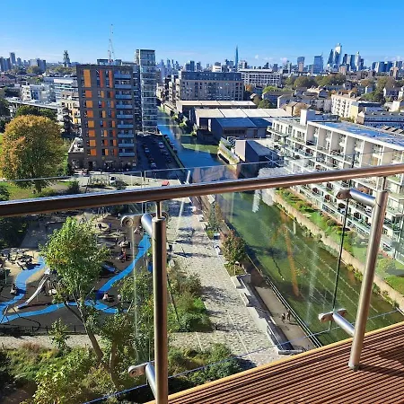 Cozy Double With Large En Near Canary Wharf With Amazing Views In A Shared