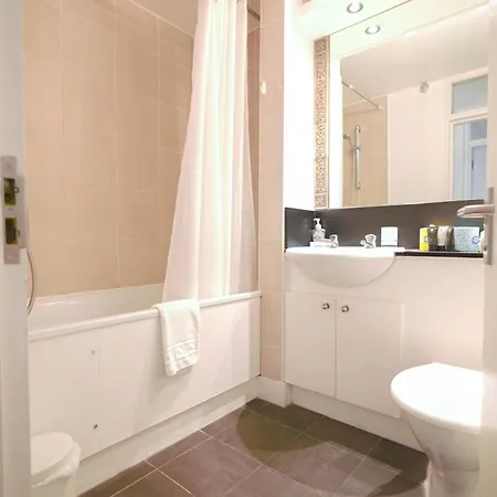 Camden Serviced By Globe Apartment