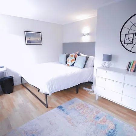 Camden Serviced By Globe Apartment *