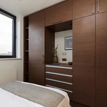 The Wembley Hideaway - Bright 2bdr Flat Apartment *