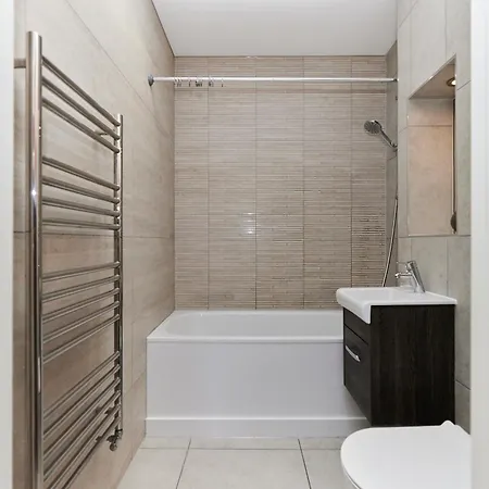 The Wembley Hideaway - Bright 2bdr Flat Apartment London