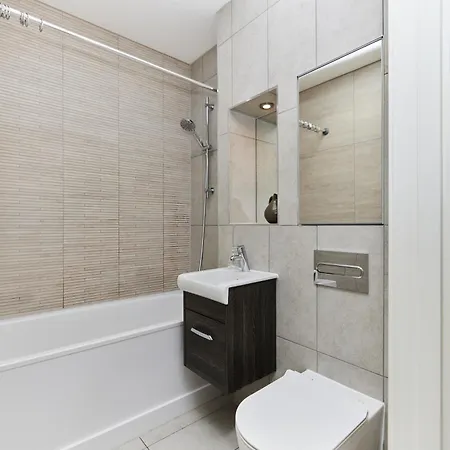 The Wembley Hideaway - Bright 2bdr Flat Apartment *
