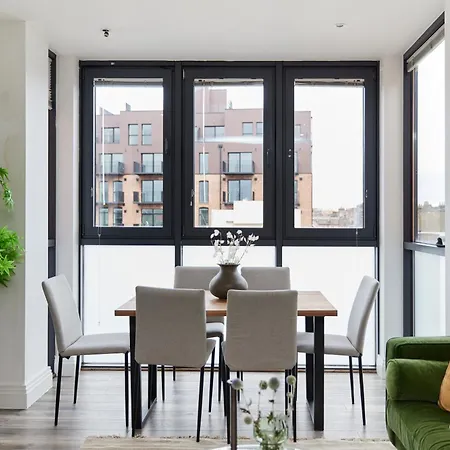 The Wembley Hideaway - Bright 2bdr Flat London