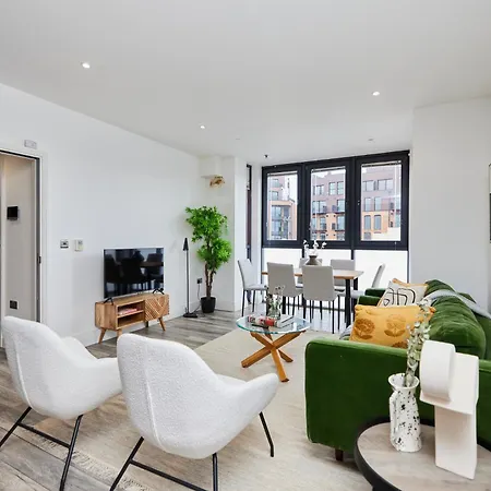 The Wembley Hideaway - Bright 2bdr Flat Apartment London