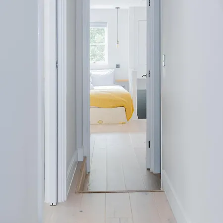 Fulham Light 2 Bedroom Apartment *