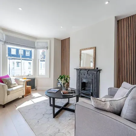 Fulham Light 2 Bedroom Apartment *