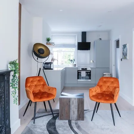 Fulham Light 2 Bedroom Apartment London