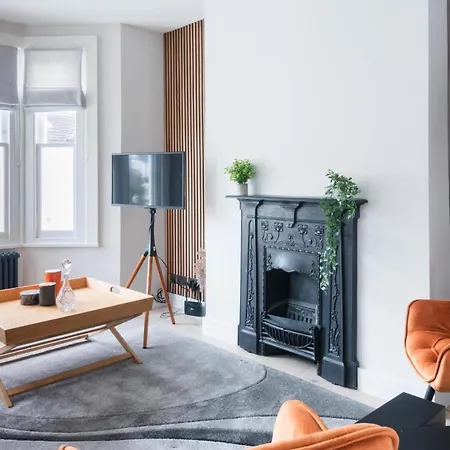 Fulham Light 2 Bedroom Apartment London