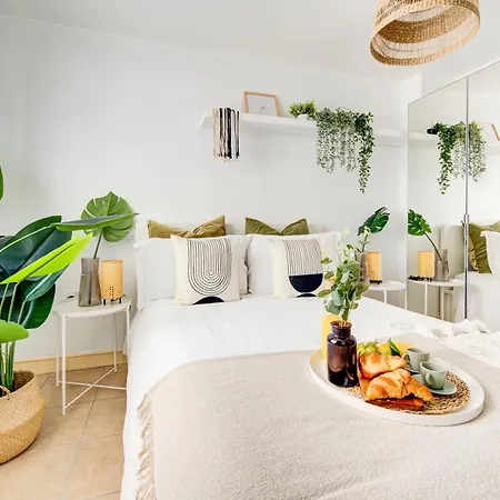 2-bed 2-bath Tower Bridge Gem, Sleeps 8 *