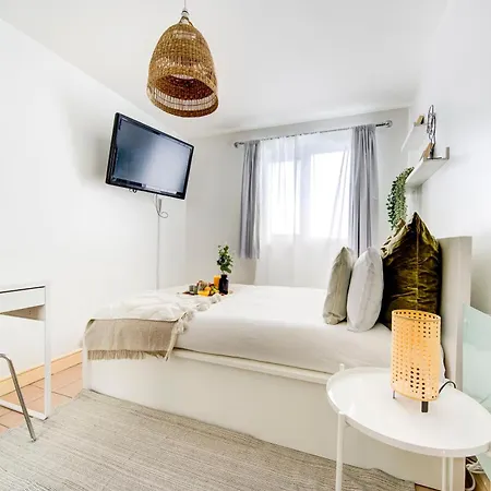 Apartment 2-bed 2-bath Tower Bridge Gem, Sleeps 8 *