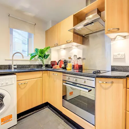 2-bed 2-bath Tower Bridge Gem, Sleeps 8 Apartment *