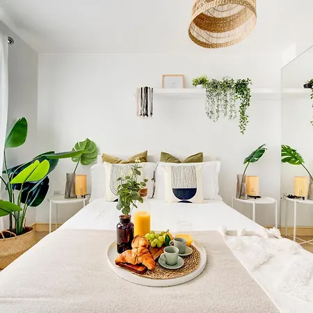 Apartment 2-bed 2-bath Tower Bridge Gem, Sleeps 8 *