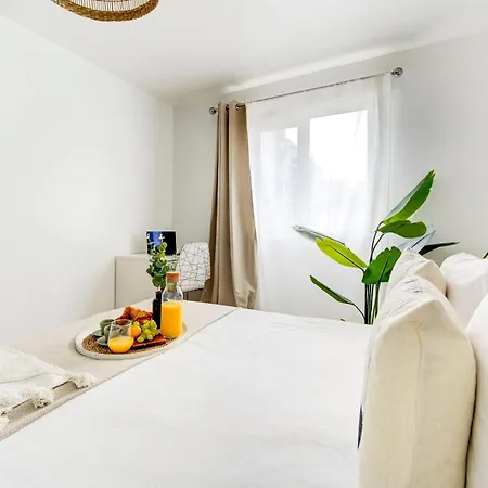 Apartment 2-bed 2-bath Tower Bridge Gem, Sleeps 8