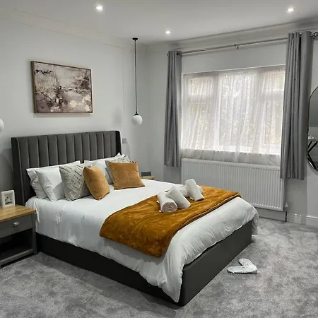 Luxury Ensuite In Apartment London