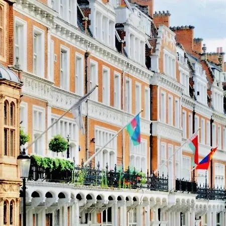 2 Bedroom Flat In Diplomatic Enclave In Kensington