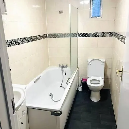 Apartment Room In Wembley