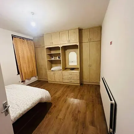Apartment Room In Wembley London