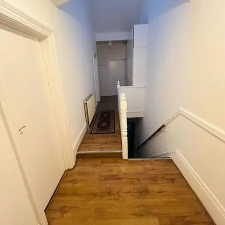 Apartment Room In Wembley