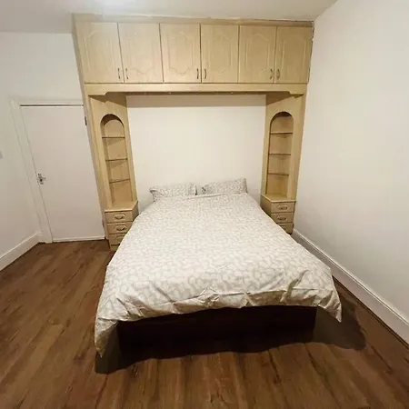 Apartment Room In Wembley *