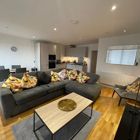 Apartment Lovely 2 Bedroom London