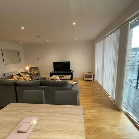 Lovely 2 Bedroom Apartment London