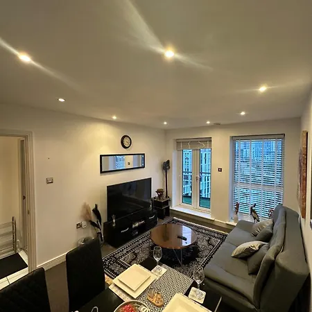 Apartment Cozzy London