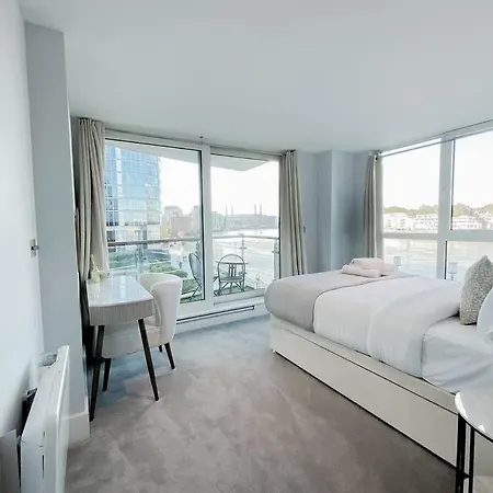 Apartment Luxury Riverside Retreat With Stunning Views