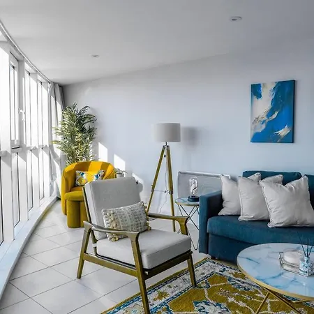 Apartment Luxury Riverside Retreat With Stunning Views *