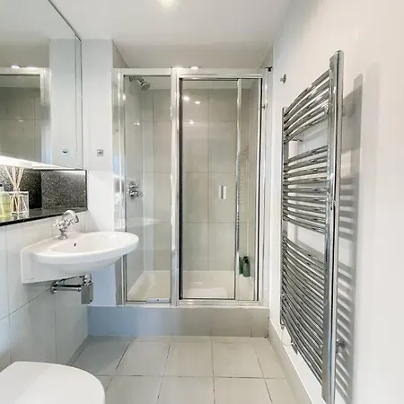 Apartment Luxury Riverside Retreat With Stunning Views *