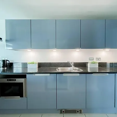 Luxury Riverside Retreat With Stunning Views * London