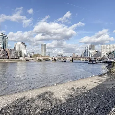 Apartment Luxury Riverside Retreat With Stunning Views
