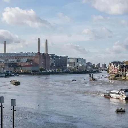 Luxury Riverside Retreat With Stunning Views Apartment