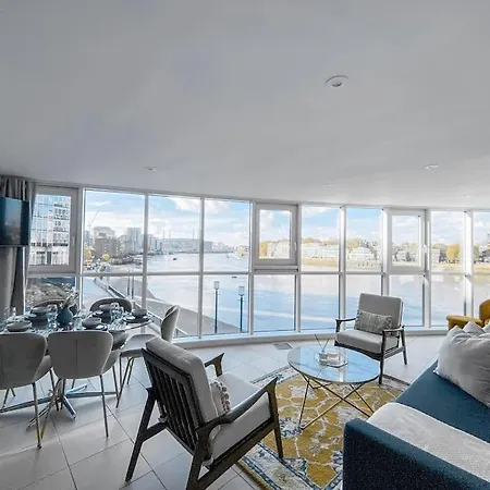 Apartment Luxury Riverside Retreat With Stunning Views London