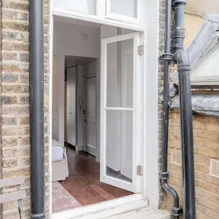 Stylish Flat In The Heart Of South Kensington London