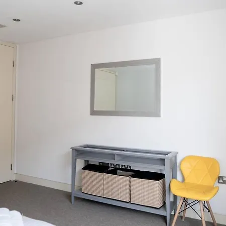 Spectacular Mews House In Holland Park Apartment *