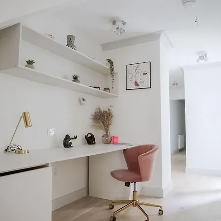Super Spacious 3 Bedroom And 3 Bathroom Apartment