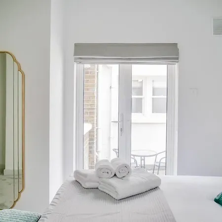 Super Spacious 3 Bedroom And 3 Bathroom *