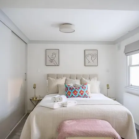 Super Spacious 3 Bedroom And 3 Bathroom London