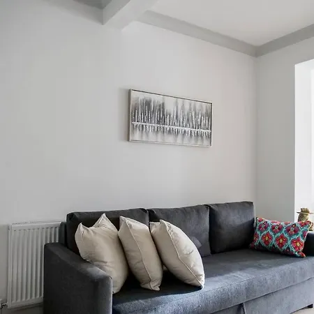 Apartment Super Spacious 3 Bedroom And 3 Bathroom London