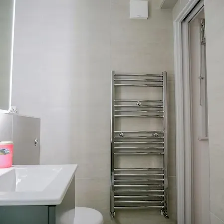 Apartment Super Spacious 3 Bedroom And 3 Bathroom