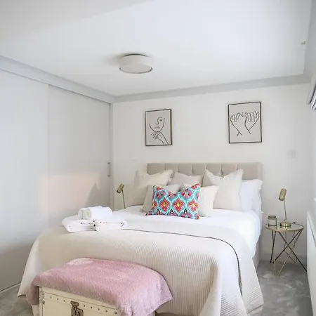 Super Spacious 3 Bedroom And 3 Bathroom London