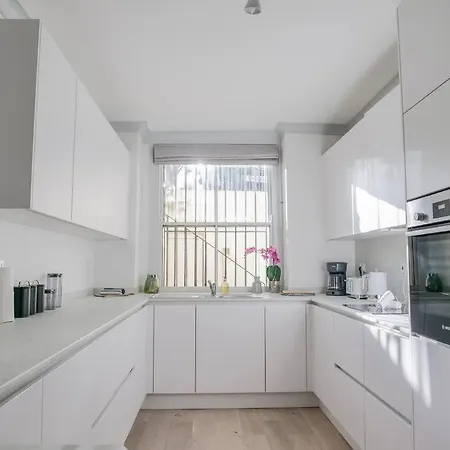 Apartment Super Spacious 3 Bedroom And 3 Bathroom *