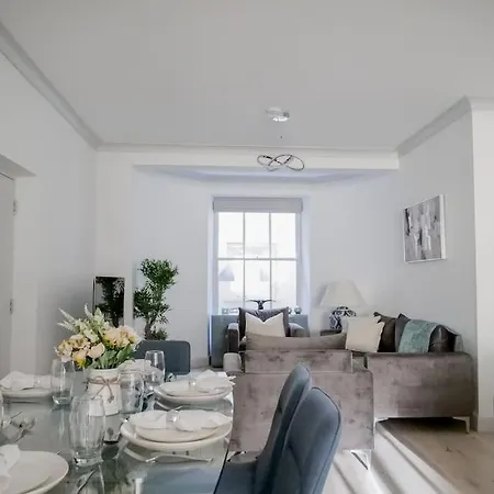 Apartment Super Spacious 3 Bedroom And 3 Bathroom London
