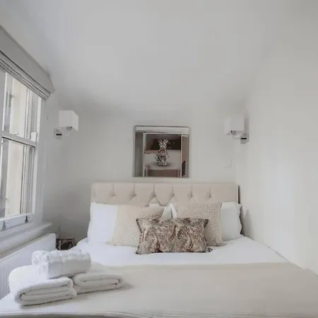 Super Spacious 3 Bedroom And 3 Bathroom Apartment London