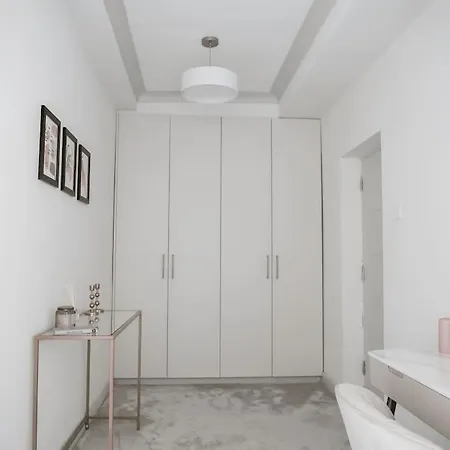 Super Spacious 3 Bedroom And 3 Bathroom London