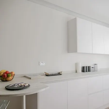 Super Spacious 3 Bedroom And 3 Bathroom * London