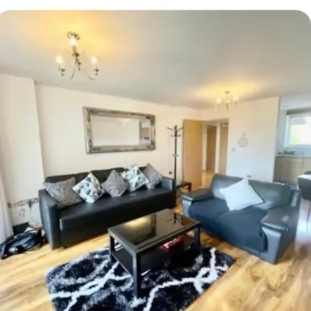 Luxurious River View Apartment *